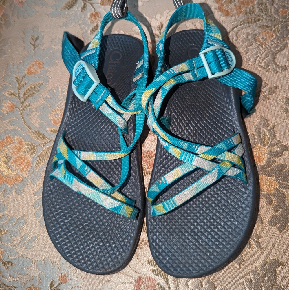 Chacos, girls size 4.
